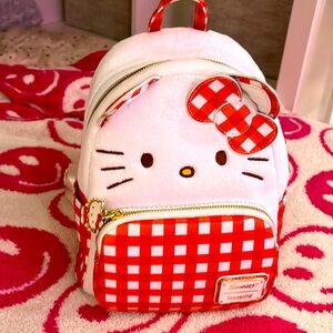 I am selling a hello kitty bag